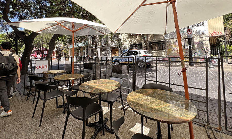 La terraza de Oda Santiago en Lastarria - Oda Santiago