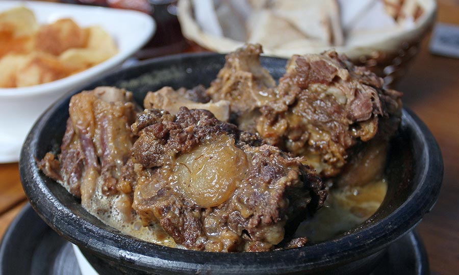 Carnoso y apetecible Rabo de toro - Ay Candela