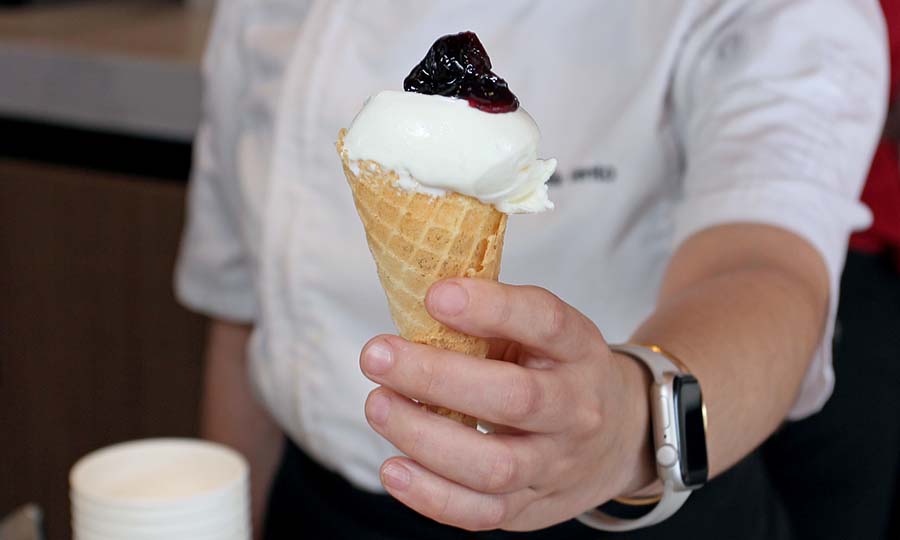 Sobervio Helado artesanal de mascarpone con amarena