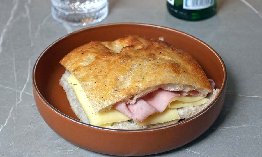 Panini jamón que en fugassa