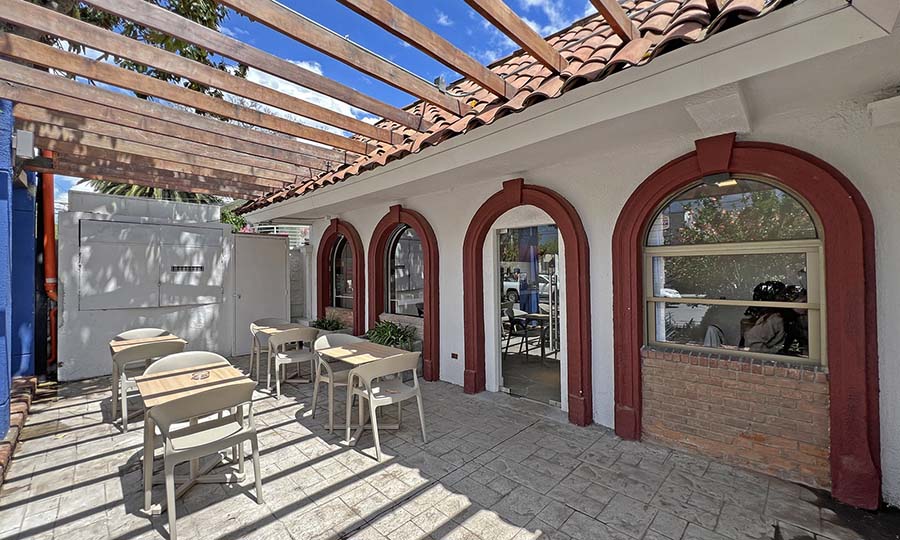 La entrada a la Bottega a un costado de Brunapoli la Reina