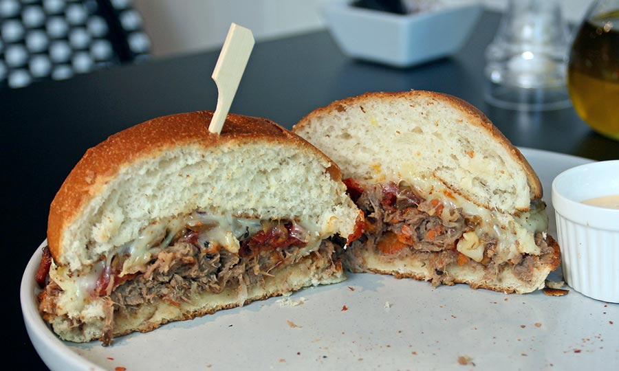 S�ndwich Carne mechada y queso en Pan brioche - Pantiaguina Providencia