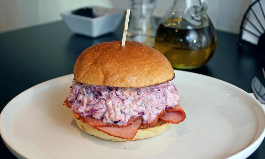 Irresistible S�ndwich de Patrami con coleslaw - Pantiaguina Providencia