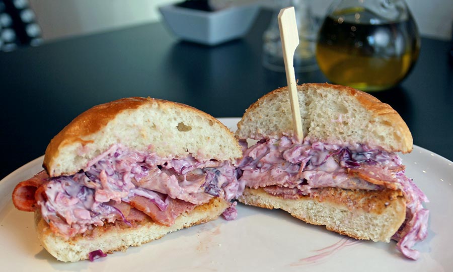 Irresistible S�ndwich de Patrami con coleslaw - Pantiaguina Providencia