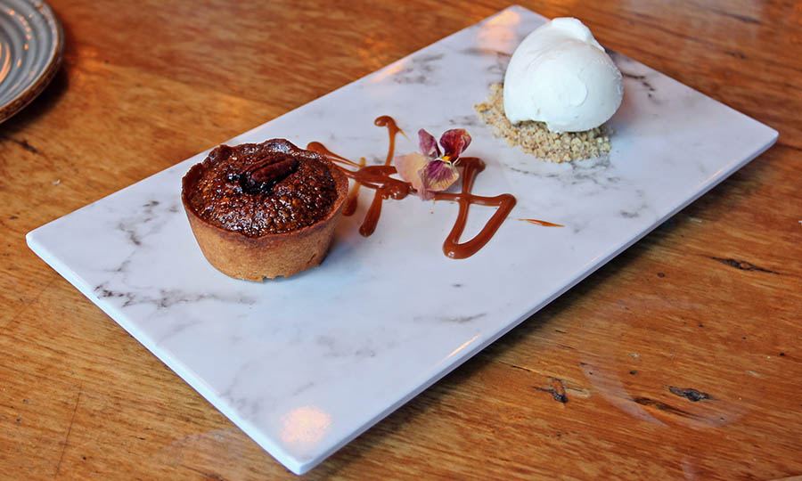 Mini Pecan pie con helado de vainilla - Barrica 94 Los Trapenses