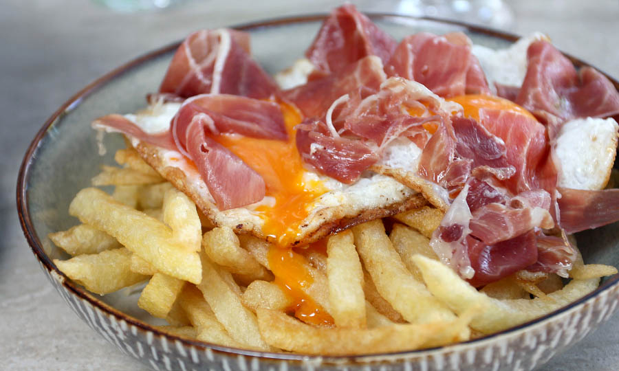 Huevos rotos con jam�n ib�rico - Ronda Restaurante