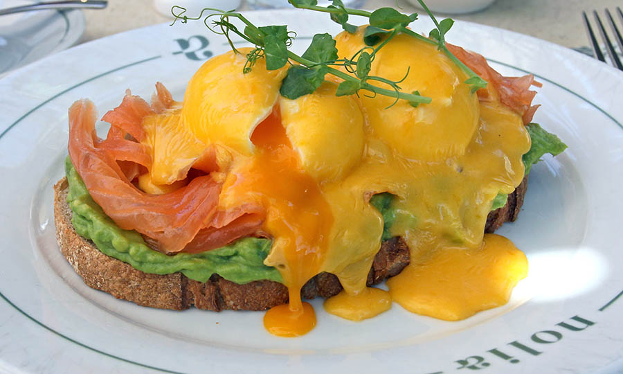 Impecables Huevos Benedictinos con salm�n ahumado - Nolia