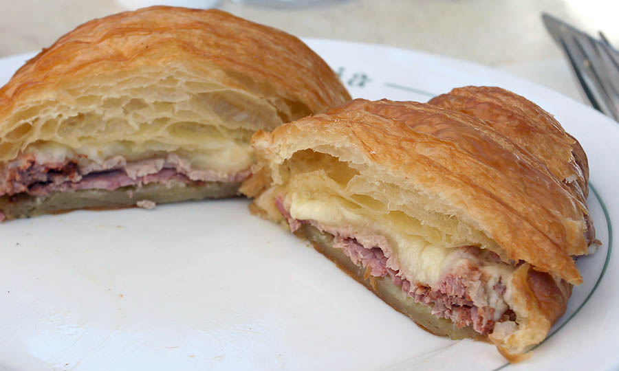 Croissant queso pastrami casero - Nolia
