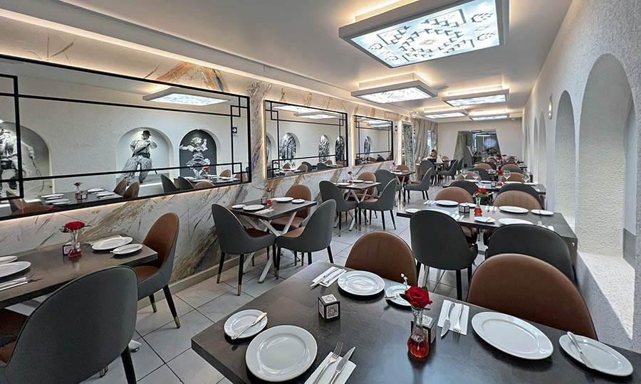 El largo sal�n interior del restaurante Machu Pichu