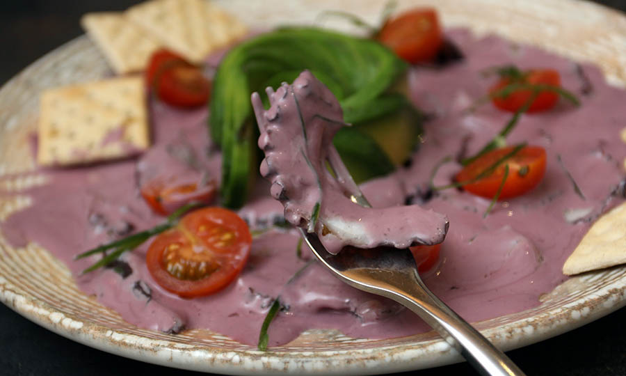 Tiradito de pulpo al olivo - Machu Picchu Providencia