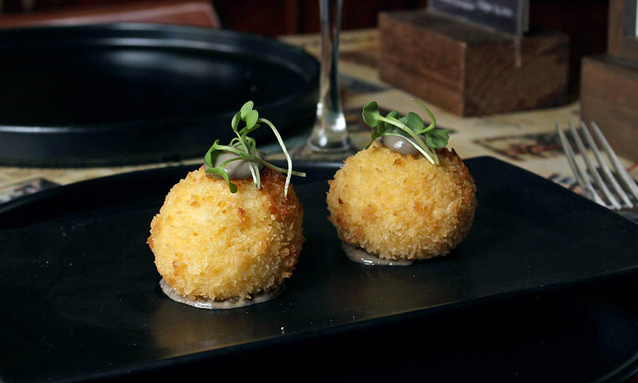 Croquetas de confit de pato - Normandie Restaurant