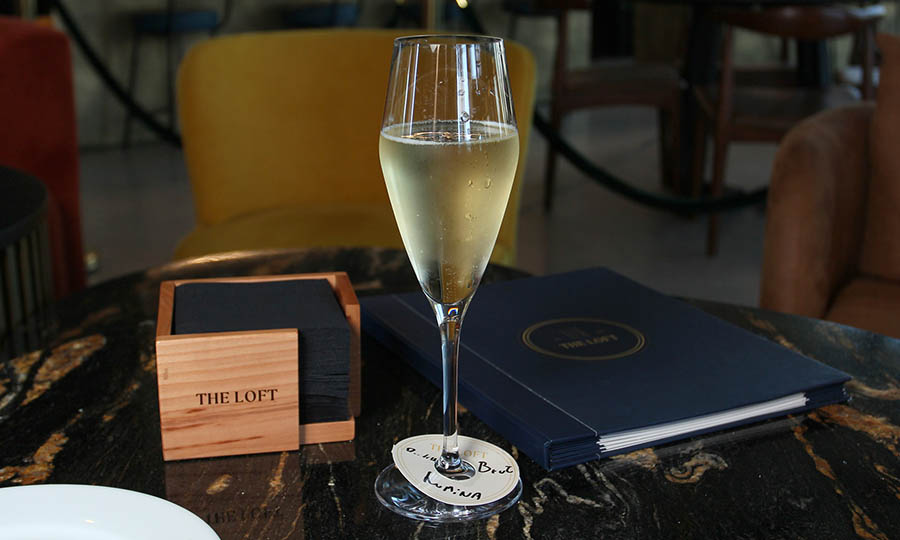 Espumante por copa: L�mina - The Loft Santiago