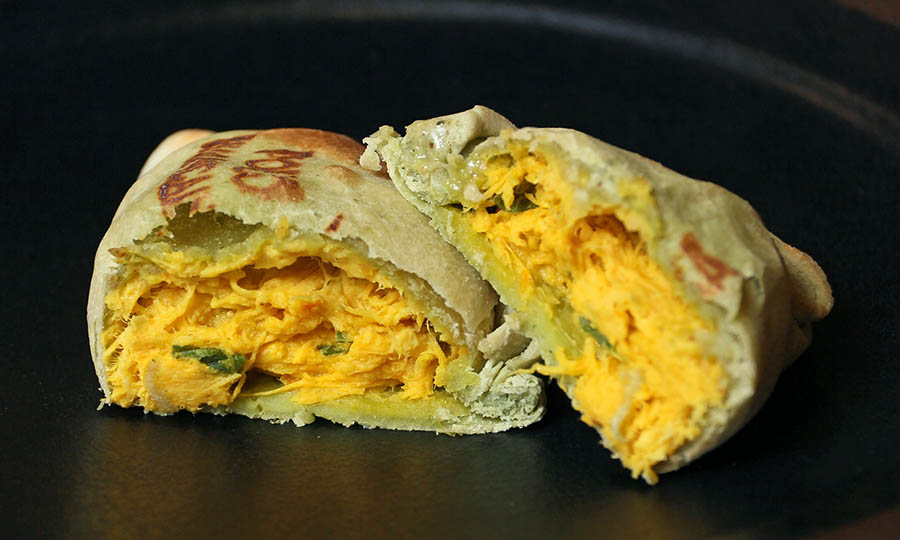 Empanada Pollo huancaina - Sama Empanadas - MUT