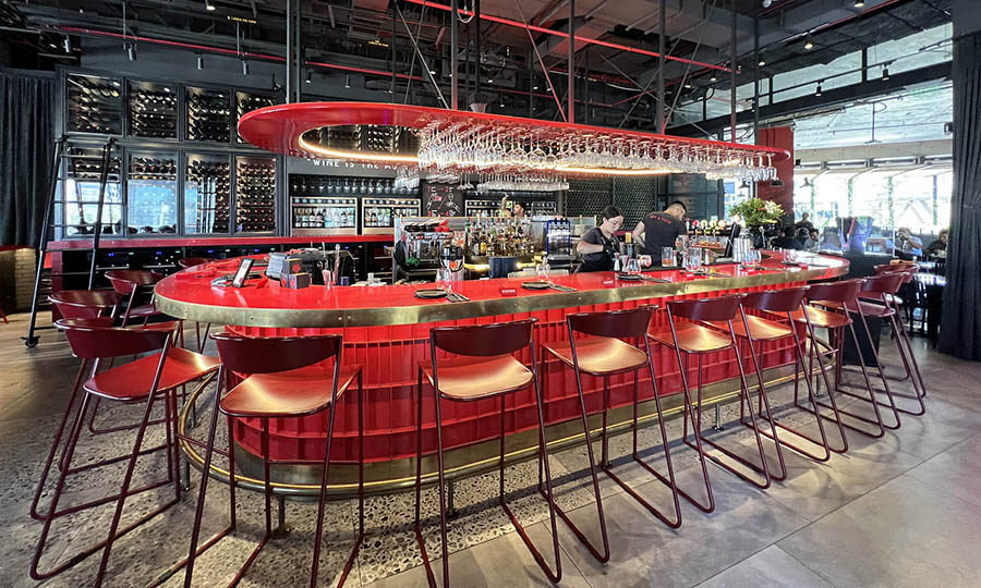 La roja barra de Diablo Vino y Fuego - Diablo Vino y Fuego