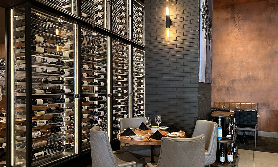 El sal�n principal de Fogo de Chao con la cava