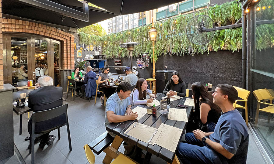 La terraza abierta interior de Vitalicio (fumadores)