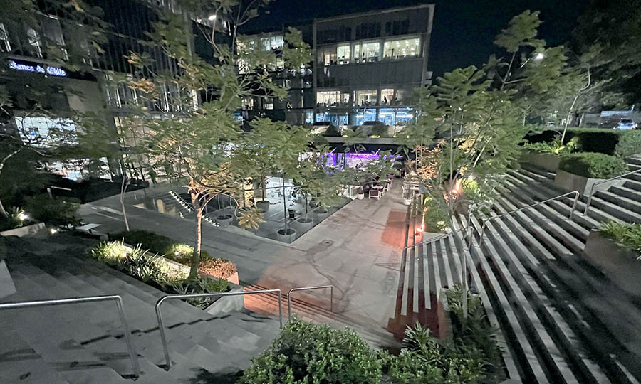 El z�calo comercial donde se encuentra EX� bar