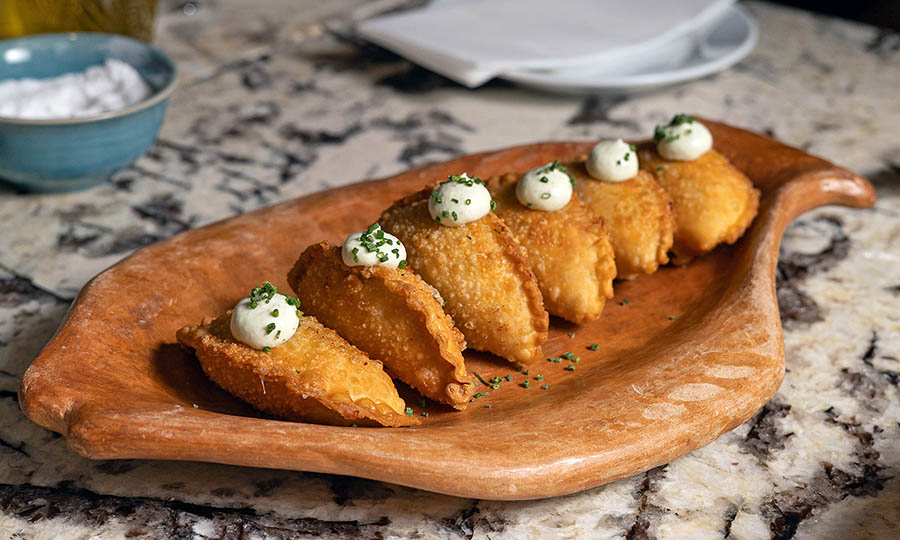 Empanaditas de camarones queso - Make Make Restaurant