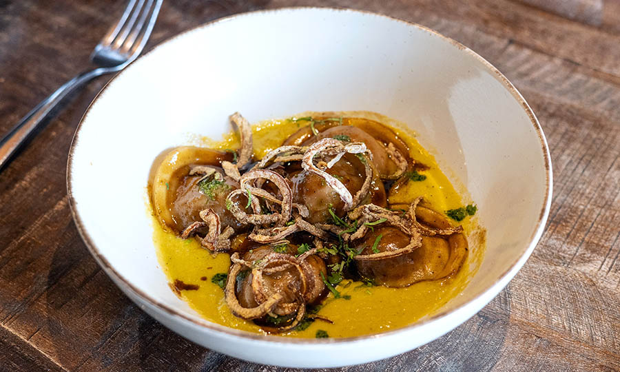 Sorrentinos de mechada y salsa pastelera - Make Make Restaurant