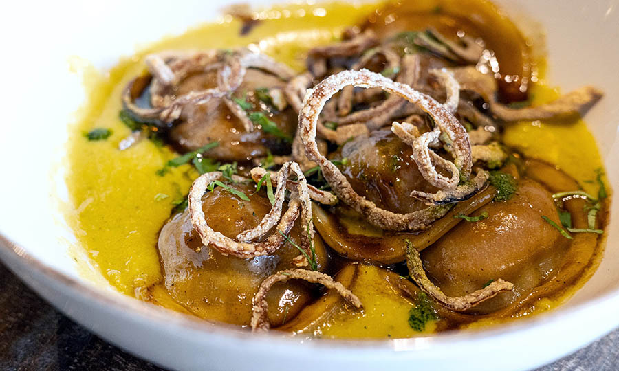 Sorrentinos de mechada y salsa pastelera - Make Make Restaurant