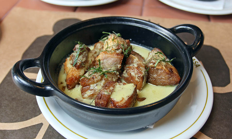 Panceta ASA: Chirrarones con leche de tigre - Casa Asa - MUT