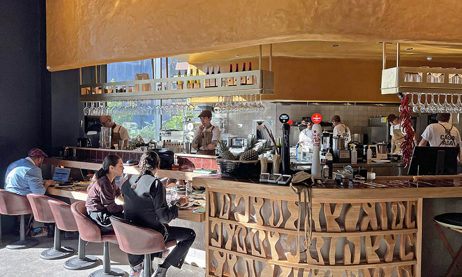 La cocina y bar a la vista de Casa Asa - Casa Asa - MUT