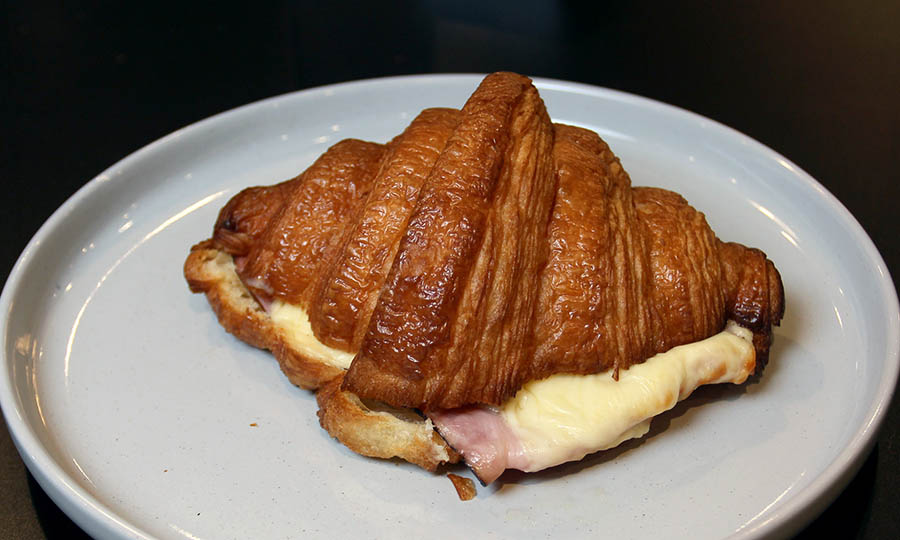 Notable Croissant jam�n queso