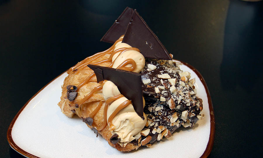 Croissant relleno con crema avellanas 