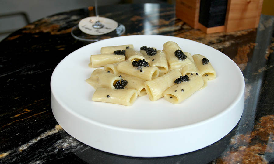 Elegancia verdadera en estos Rigatoni al caviale (caviar) - The Loft - MUT