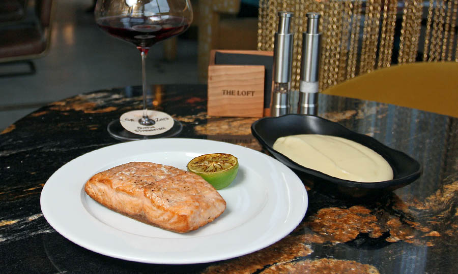 Impecable Salm�n con pur� - The Loft - MUT