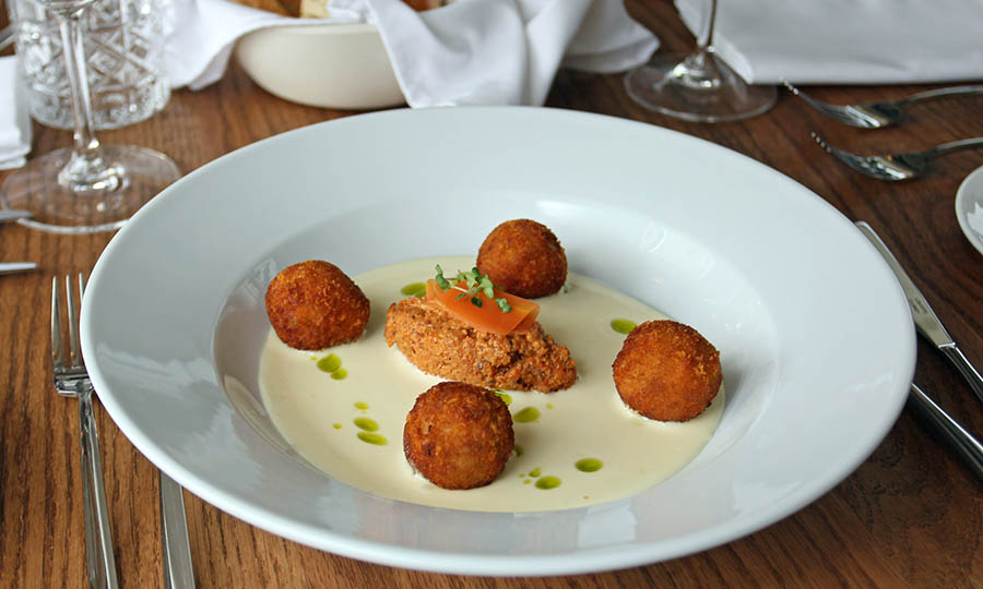 Croquetas de conejo con alioli y romesco - Chiuso