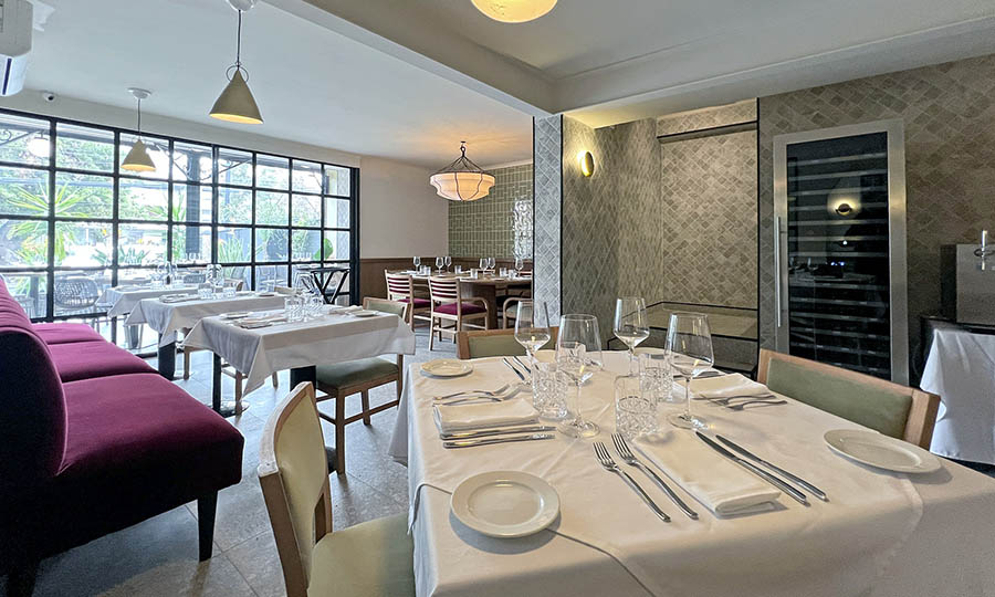 El elegante salón interior de Chiuso