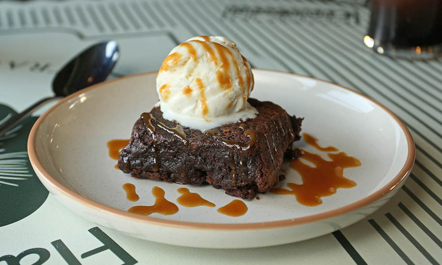 Brownie con helado - Flannerys Train Station - La Dehesa