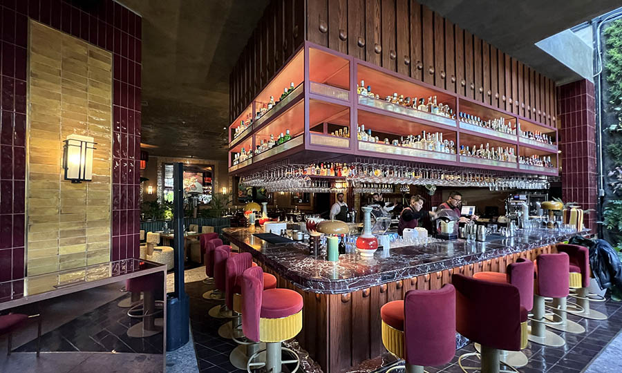 El bar de Jer�nimo Santiago