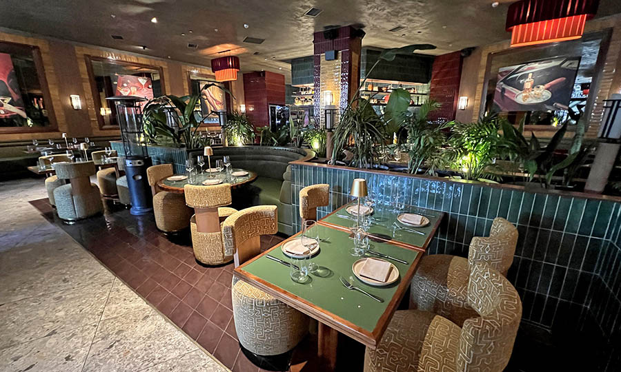 El gran sal�n interior de Jer�nimo Santiago