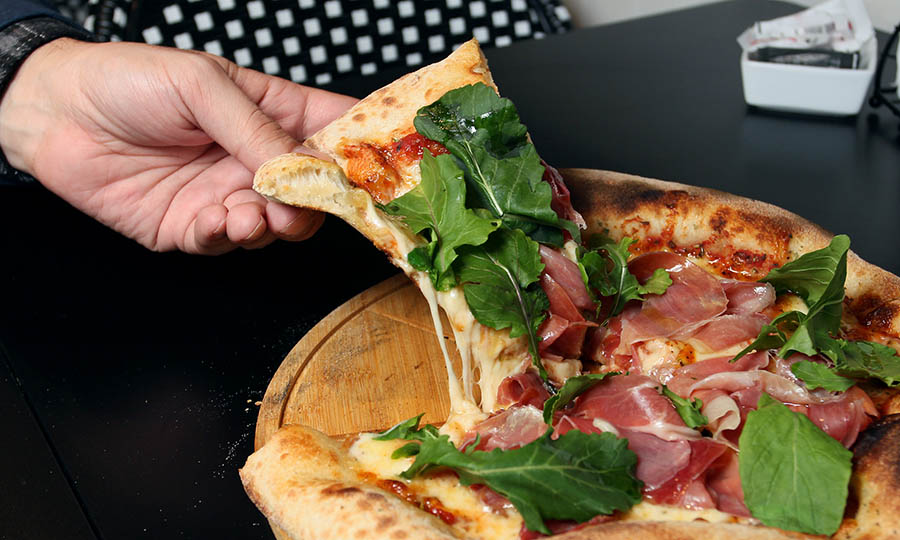 Generosa Pizza de r�cula y jam�n serrano  - Pantiaguina Providencia
