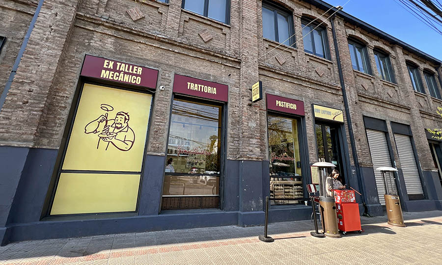 Fachada de Gino Lautaro por Av. Italia