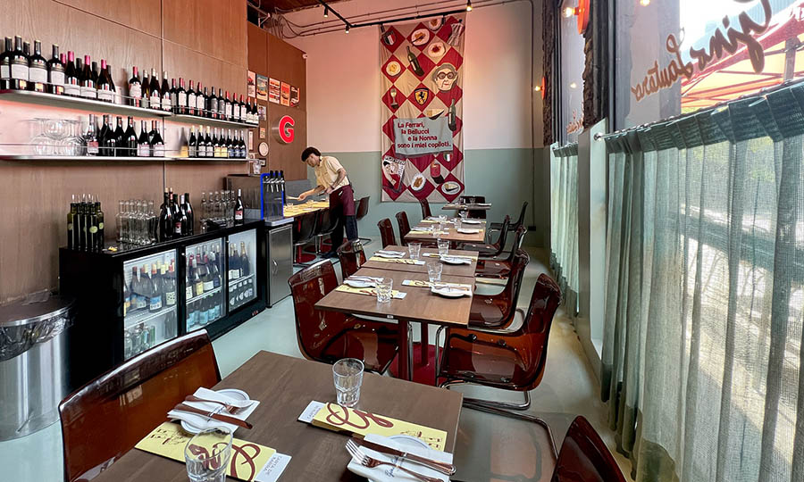 El salón lateral de Gino Lautaro