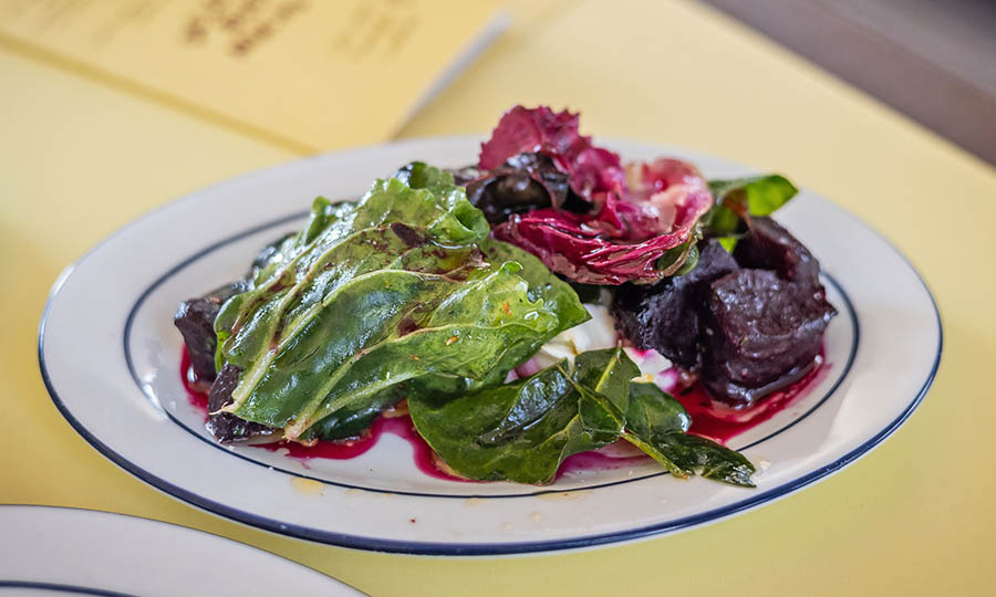 Antipasti: Cremoso de cabra con betarragas y radicchio - Gino Lautaro