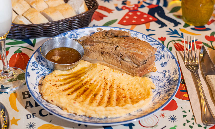 imperdible carnoso costillar de cerdo con puré picante