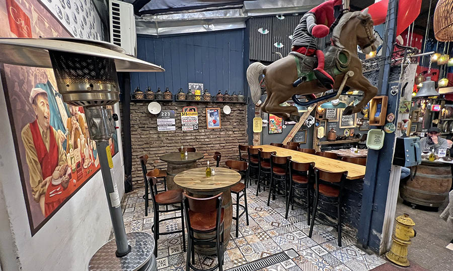 Mesas en El Hoyo - El Hoyo - Barrio Italia