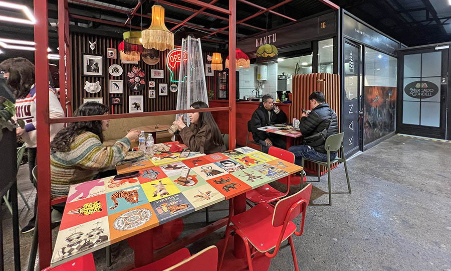 El local de Kantu al interio del Mercado Condell en Barrio Italia