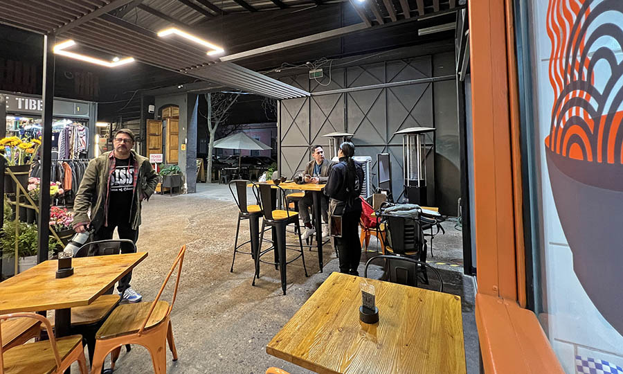 Las Mesas de Kufu en Mercado Condell