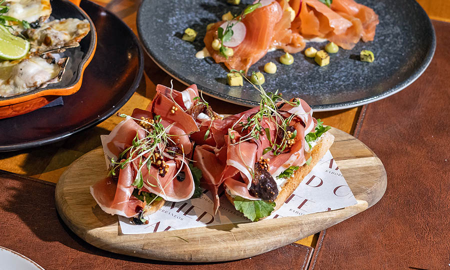 Bruschetta de jam�n serrano e higos - Caf� Med Marriott
