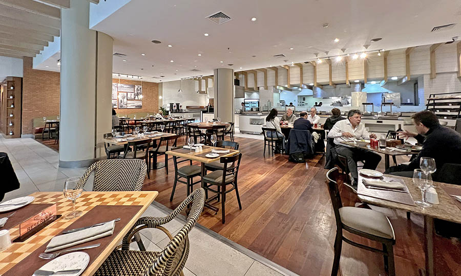 El gran sal�n comedor de Caf� Med - Caf� Med Marriott