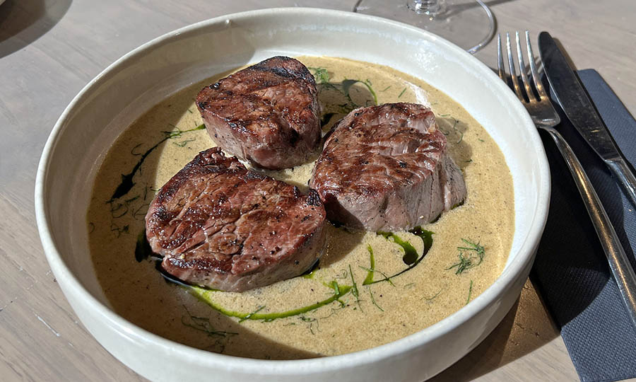 Medallones de Filete en salsa de pimienta verde - Montenegro