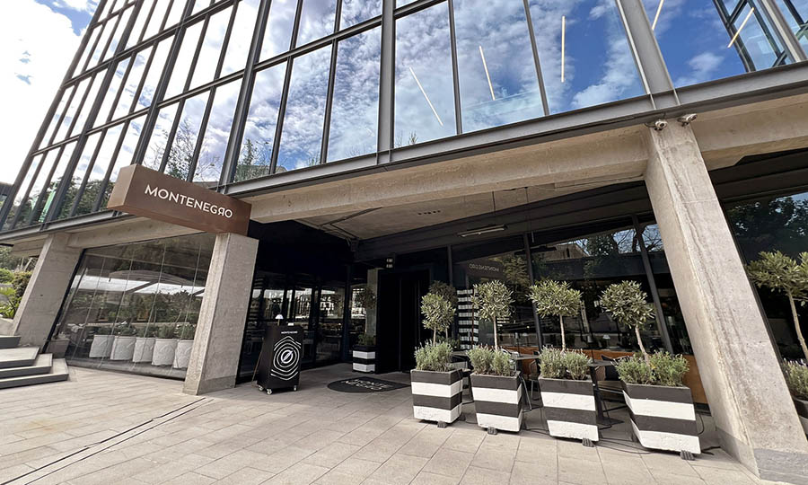 Fachada de Montenegro en el Paseo Alonso de Grupo Patio - Montenegro