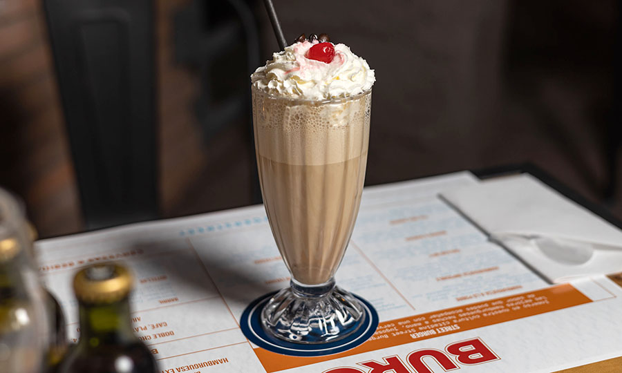 Milkshake de cafe, pltano y Kalua 