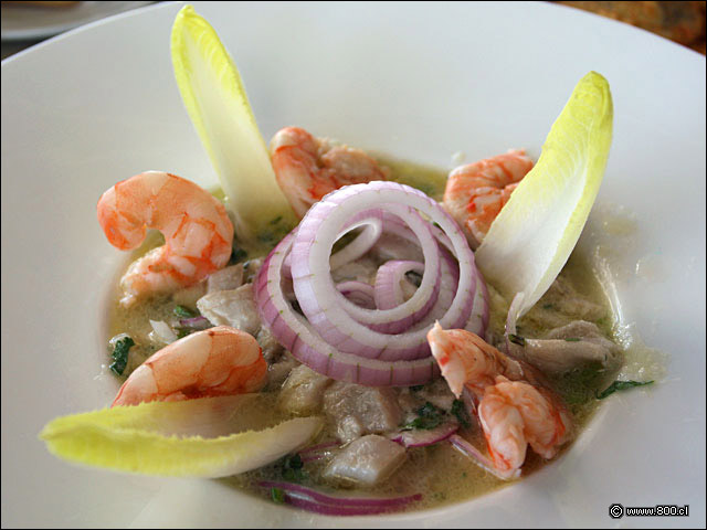 Ceviche de Rbalo y Camarones - Giratorio