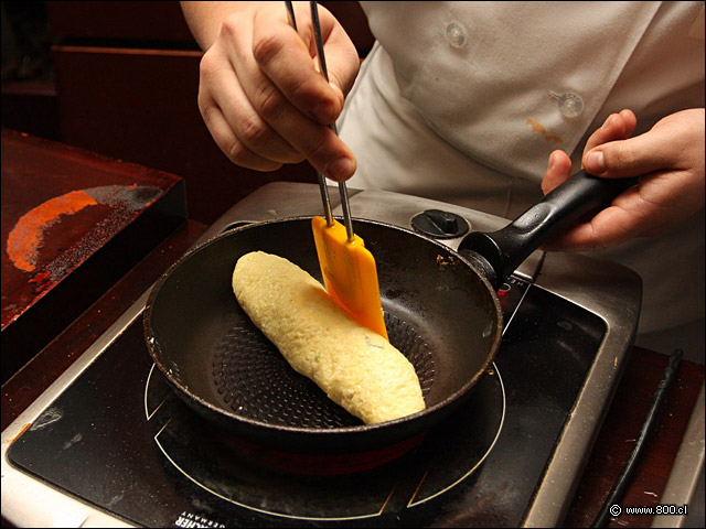 Preparación de Omelette (4) Restaurante de Hotel Senso de Mandarin Oriental, Santiago Fotos de Platos